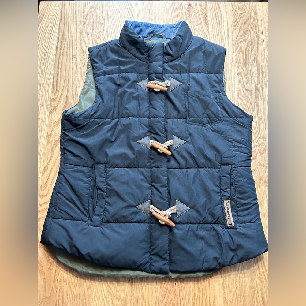 Legendary Whitetails Women’s Black Puffer Vest size Large